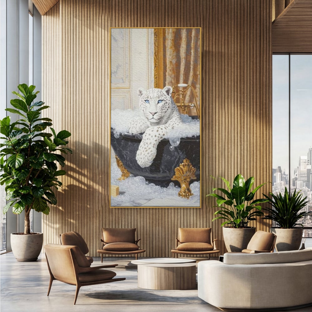 Tablou canvas cu tablou canvas cu leopard alb in cada, in rama de aluminiu auriu, pe perete intr-un birou